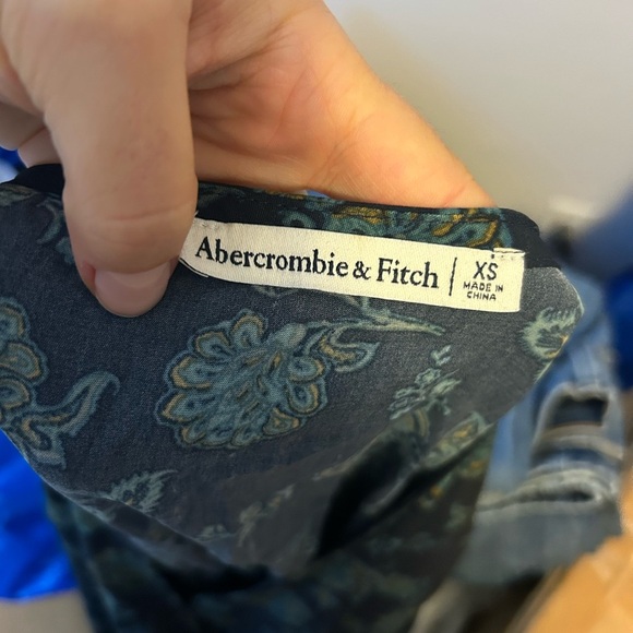 Abercrombie & Fitch Navy Floral Puff Sleeve Bohemian Wrap Top - Picture 3 of 5